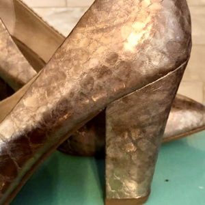 BC BORN IN CALIFORNIA Gold vegan leather pumps